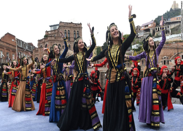 1544687149 آشنایی با فرهنگ و آداب و رسوم مردم گرجستان - تور گرجستان